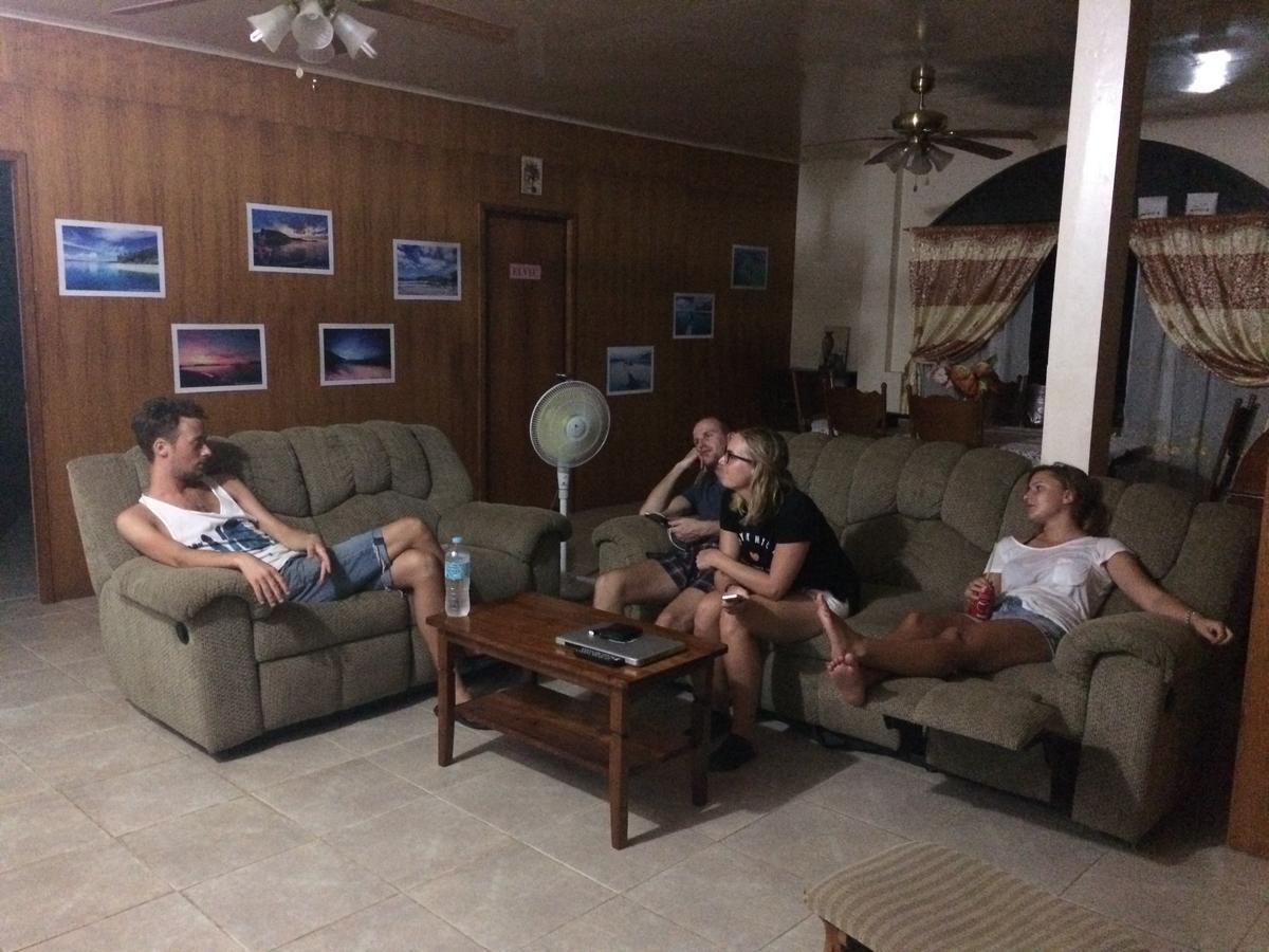 كورون Fat Monkey Hostel المظهر الخارجي الصورة