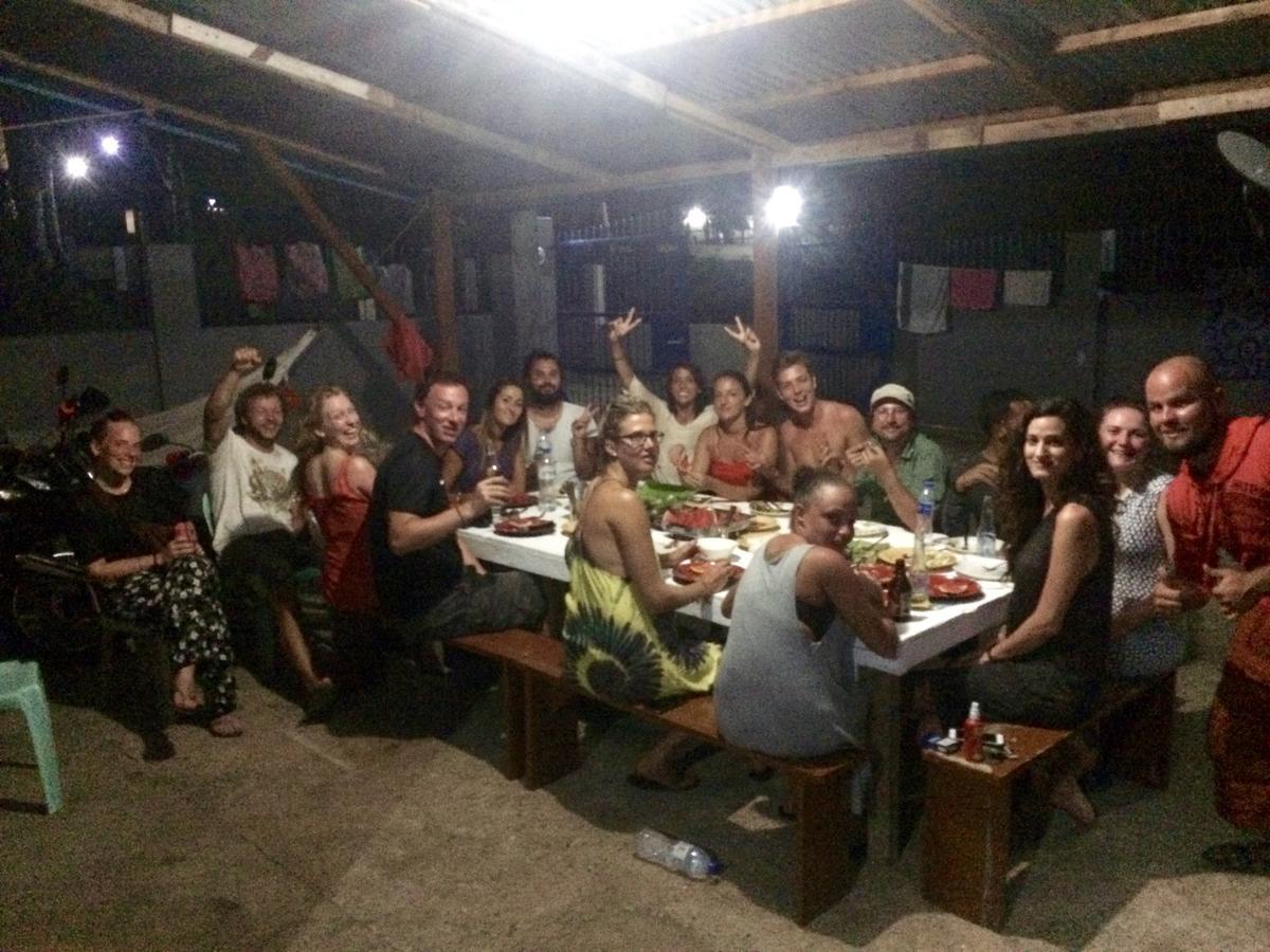 كورون Fat Monkey Hostel المظهر الخارجي الصورة