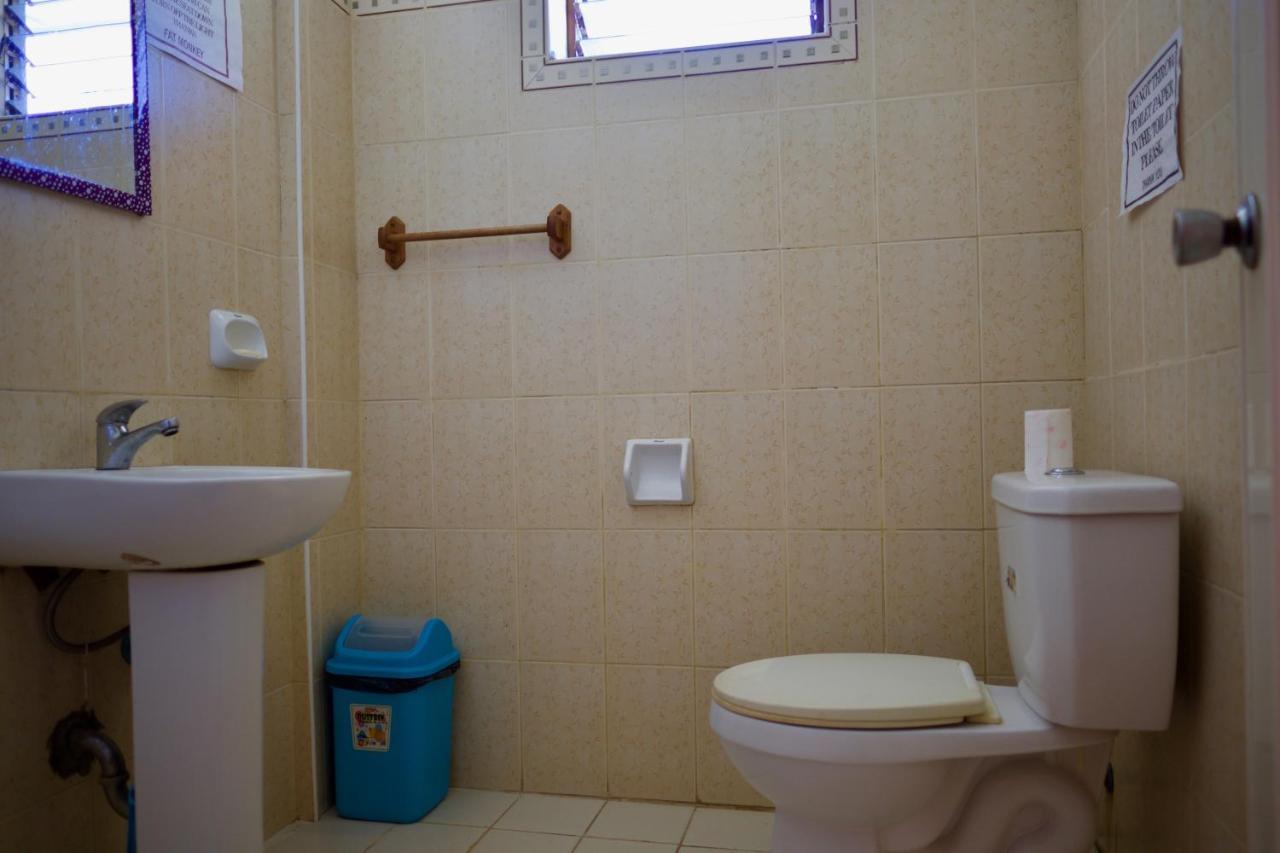 كورون Fat Monkey Hostel المظهر الخارجي الصورة