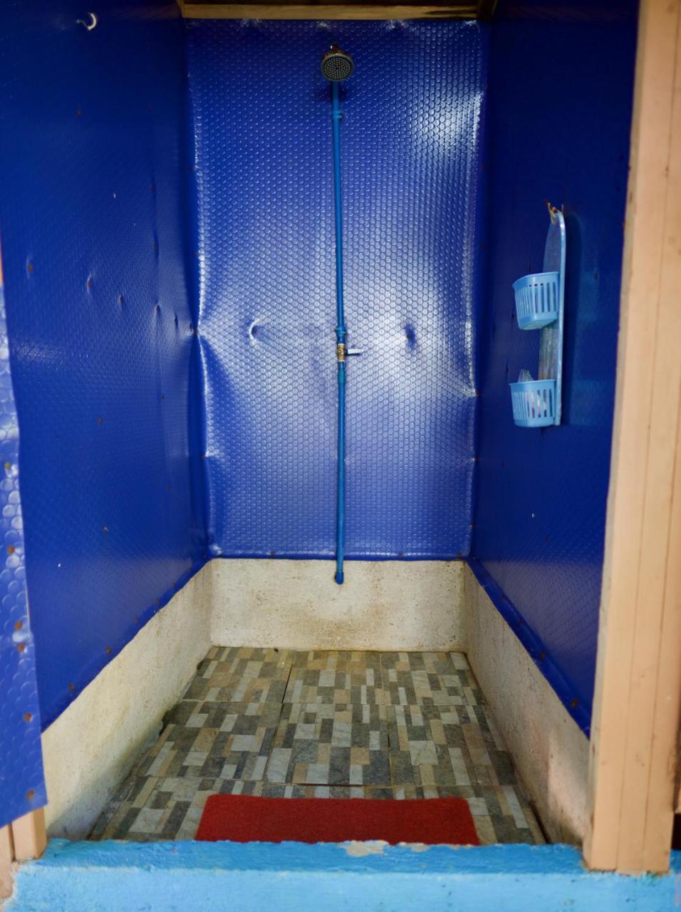 كورون Fat Monkey Hostel المظهر الخارجي الصورة
