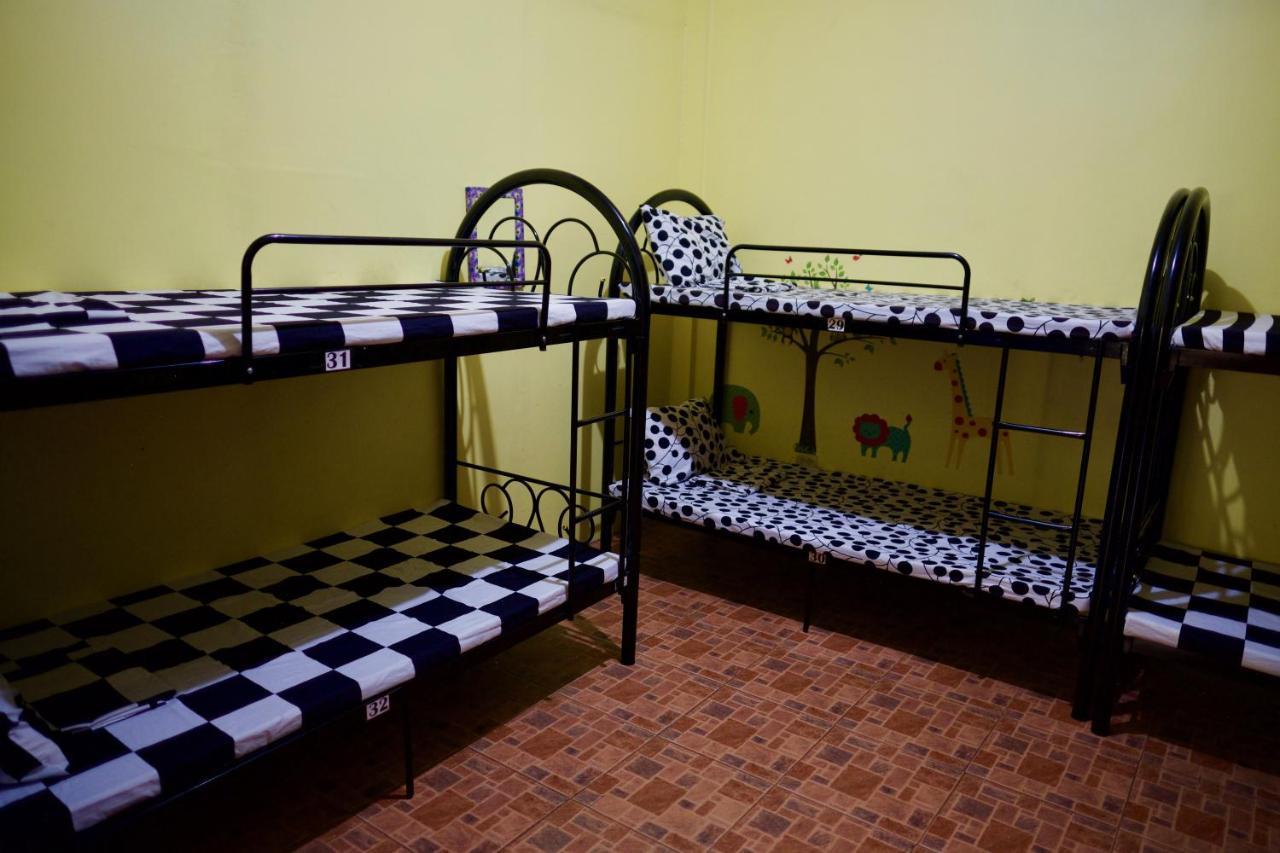 كورون Fat Monkey Hostel المظهر الخارجي الصورة