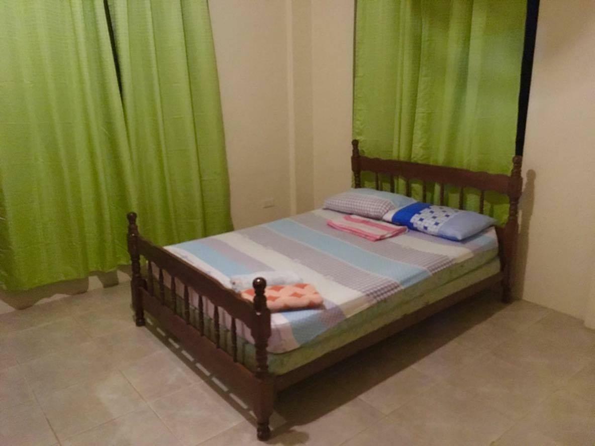 كورون Fat Monkey Hostel المظهر الخارجي الصورة