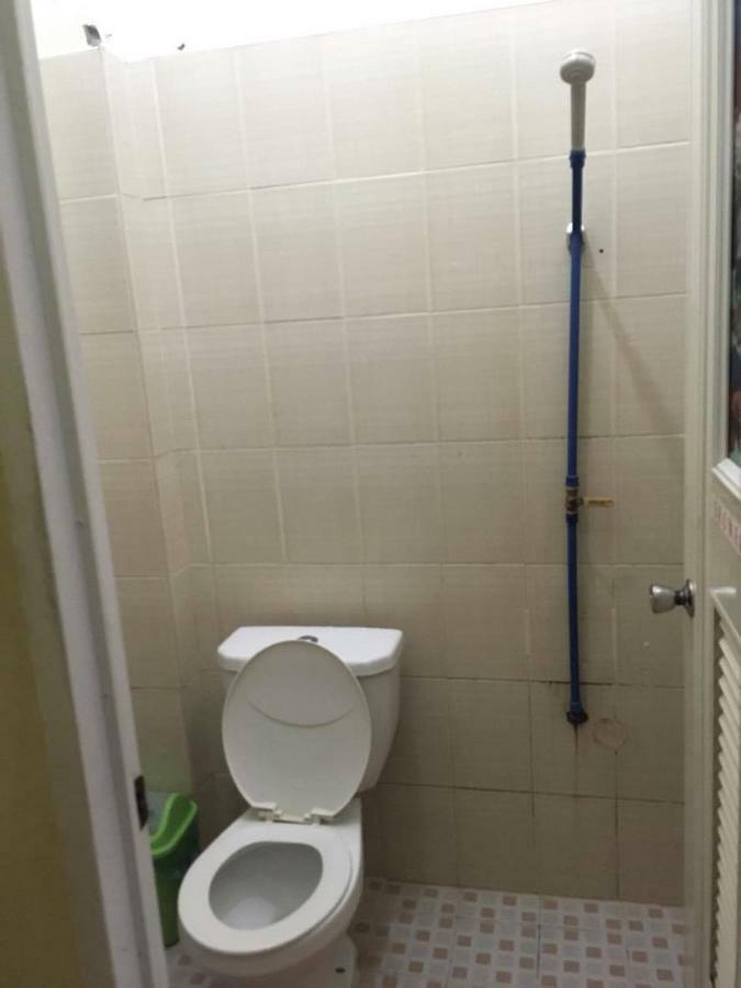 كورون Fat Monkey Hostel المظهر الخارجي الصورة
